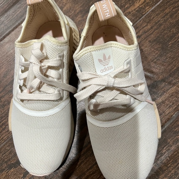 Adidas shoes - Picture 14 of 16